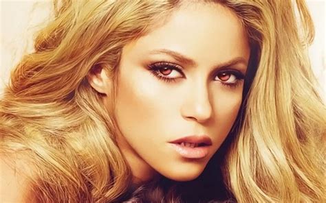 Shakira sus fotos en bikini y al natural en las que prueba que luce ...